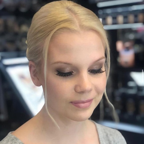 MAC Lustre Lipstick- Politely Pink (Discont.) - Picture 4 of 10